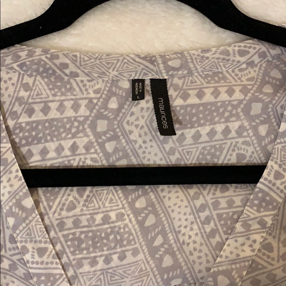 Patterned Blouse - Picture 3 of 3